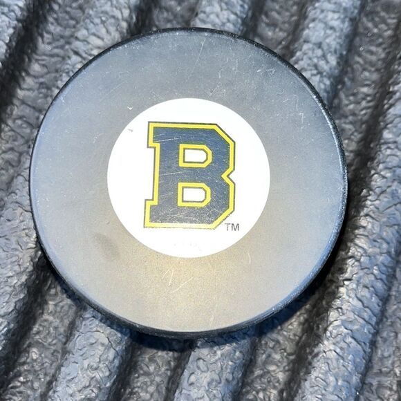 Authentic Boston Bruins NHL ice hockey puck in Gias Mfg Slovakia - Picture 1 of 2